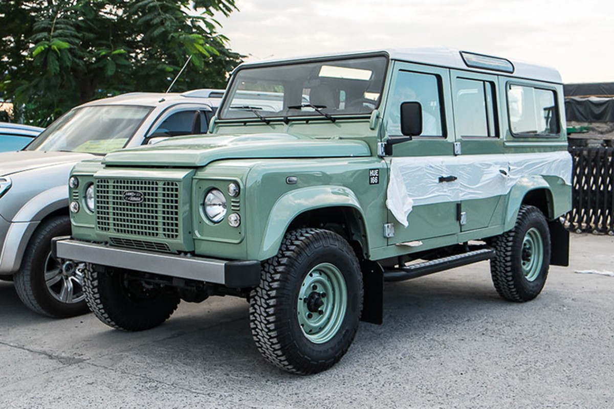 Dan choi Viet tau Land Rover Defender tien ty, 